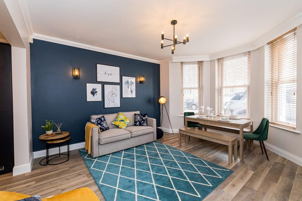 Stylish home with garden near the beach Apartment in Bournemouth