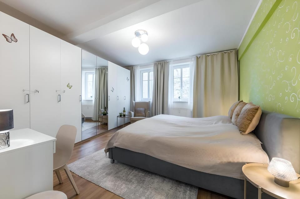 Bed, Seating area, Bedroom, wardrobe