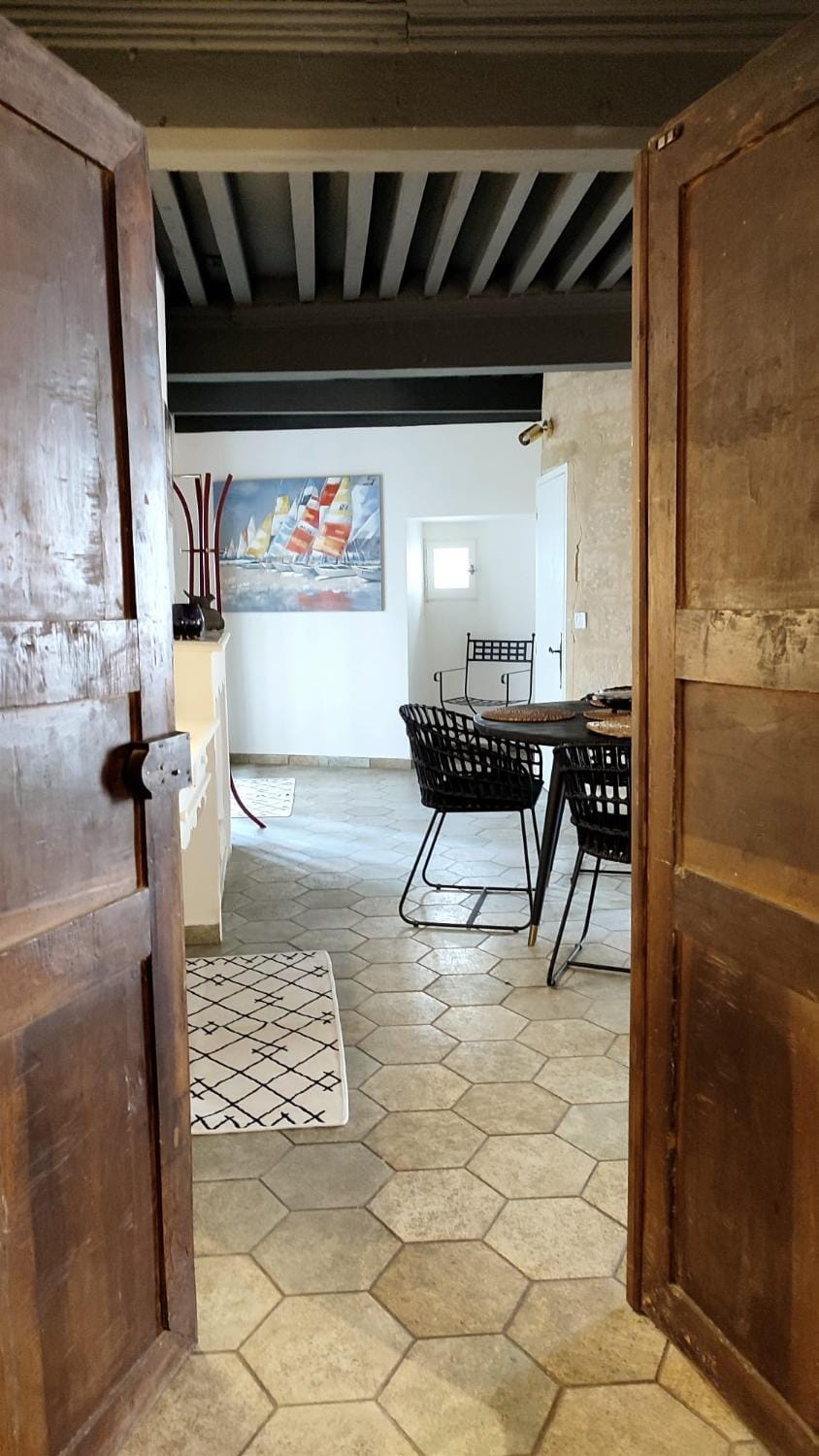 Uzès, au cœur du centre médiéval Le Logis du Consul un bien d'exception du XVIème siècle Apartment in Uzes