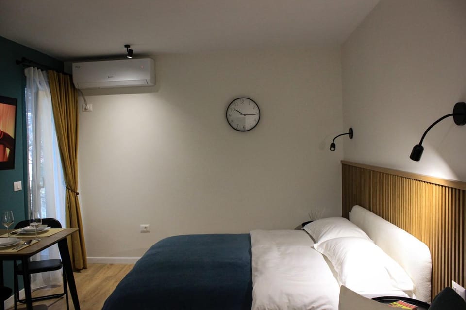 Bed, air conditioner