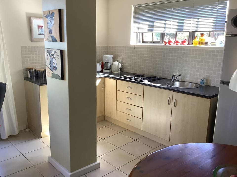 Coffee/tea facilities, Kitchen or kitchenette, minibar, stove, toaster