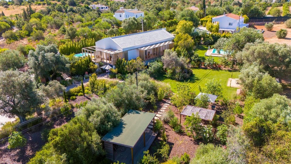 Property building, Bird's eye view, Garden