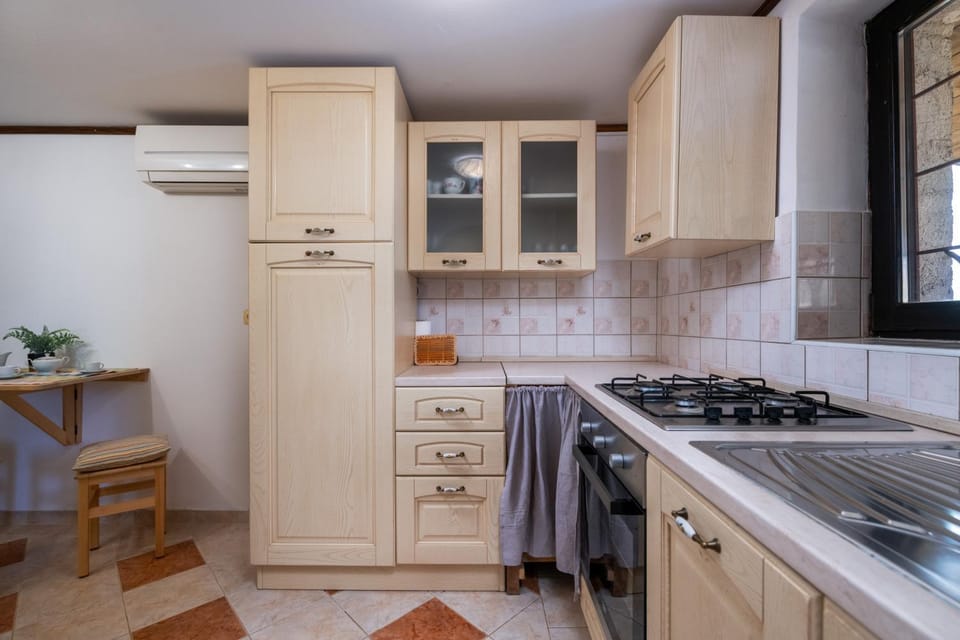 Kitchen or kitchenette, pet friendly