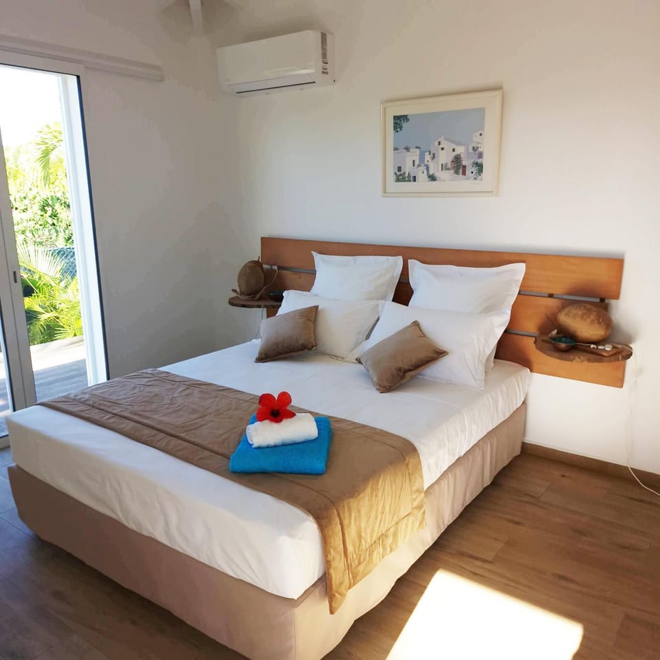 Bed, Photo of the whole room, Bedroom, air conditioner
