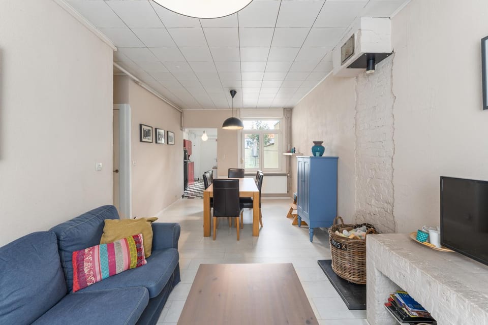 Seating area, Dining area