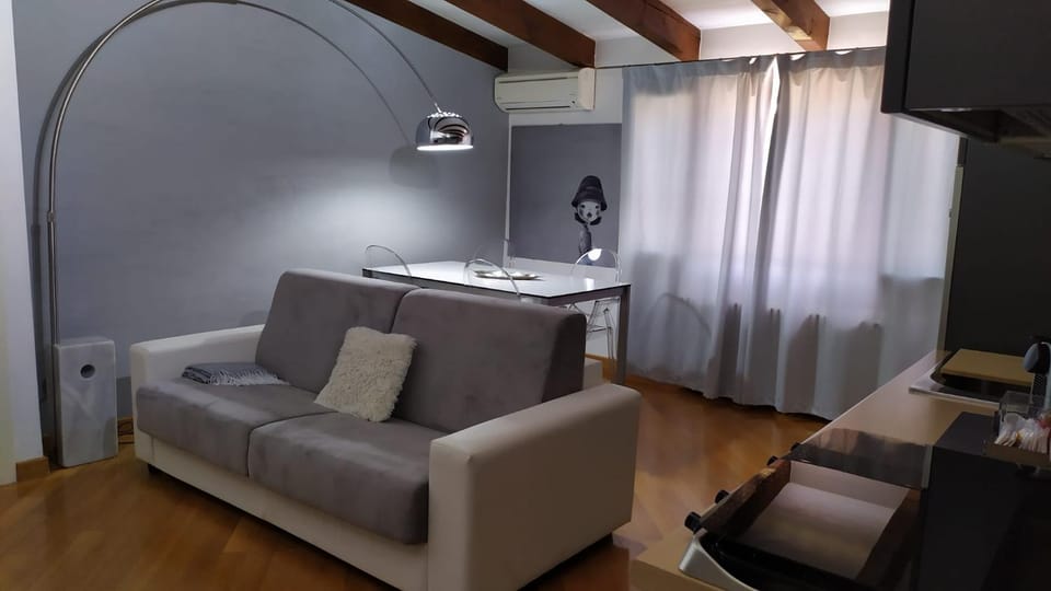 Facade/entrance, Living room, Seating area, kitchen