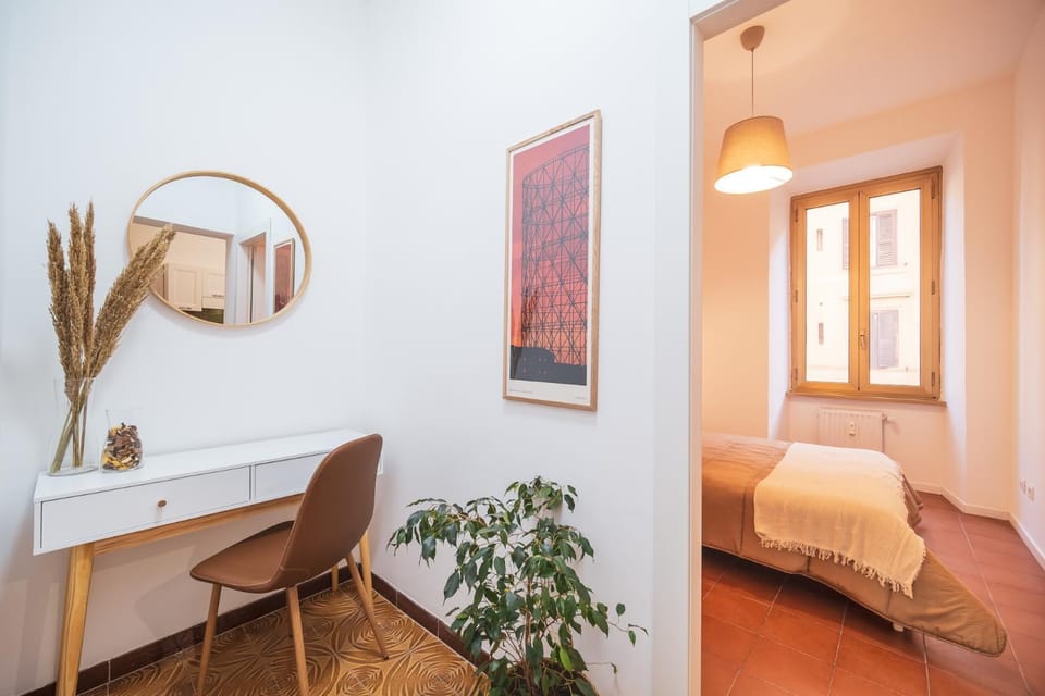 Bed, Photo of the whole room, Seating area, Bedroom, hair dresser