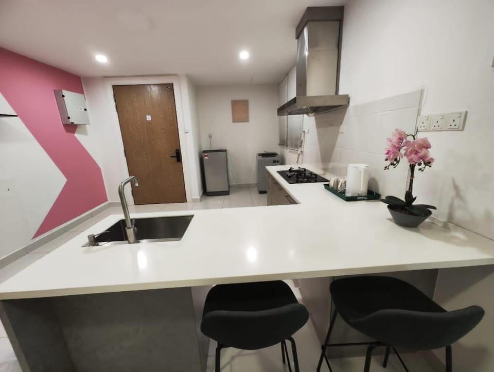 Mosaic High Floor and Nice View 2 Bedroom 4-5 pax Apartment in Johor Bahru