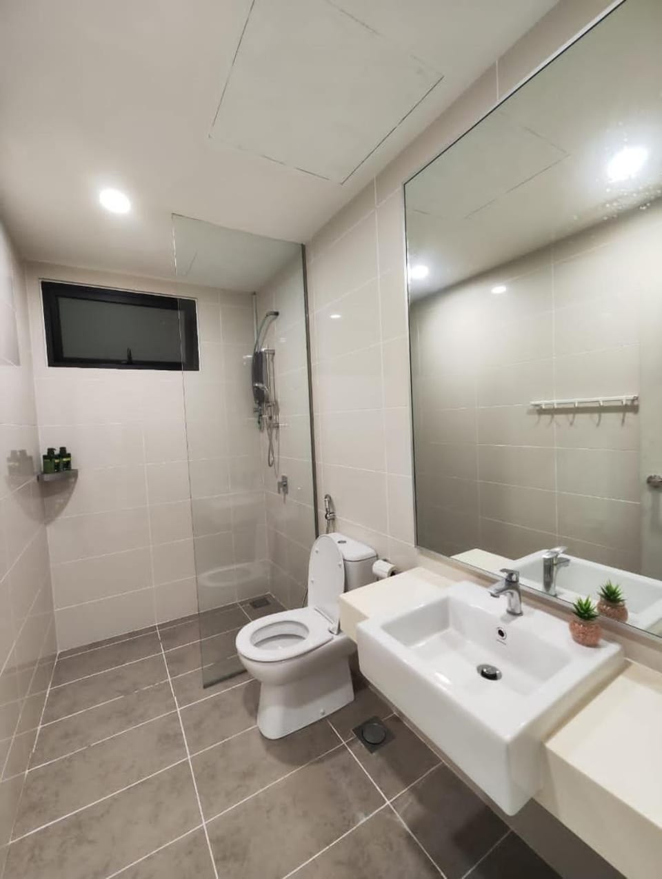 Mosaic High Floor and Nice View 2 Bedroom 4-5 pax Apartment in Johor Bahru