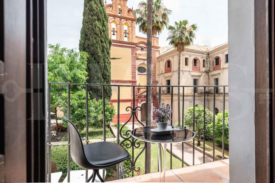 The Genius Suite Picasso-Inspired REMS Apartment in Malaga