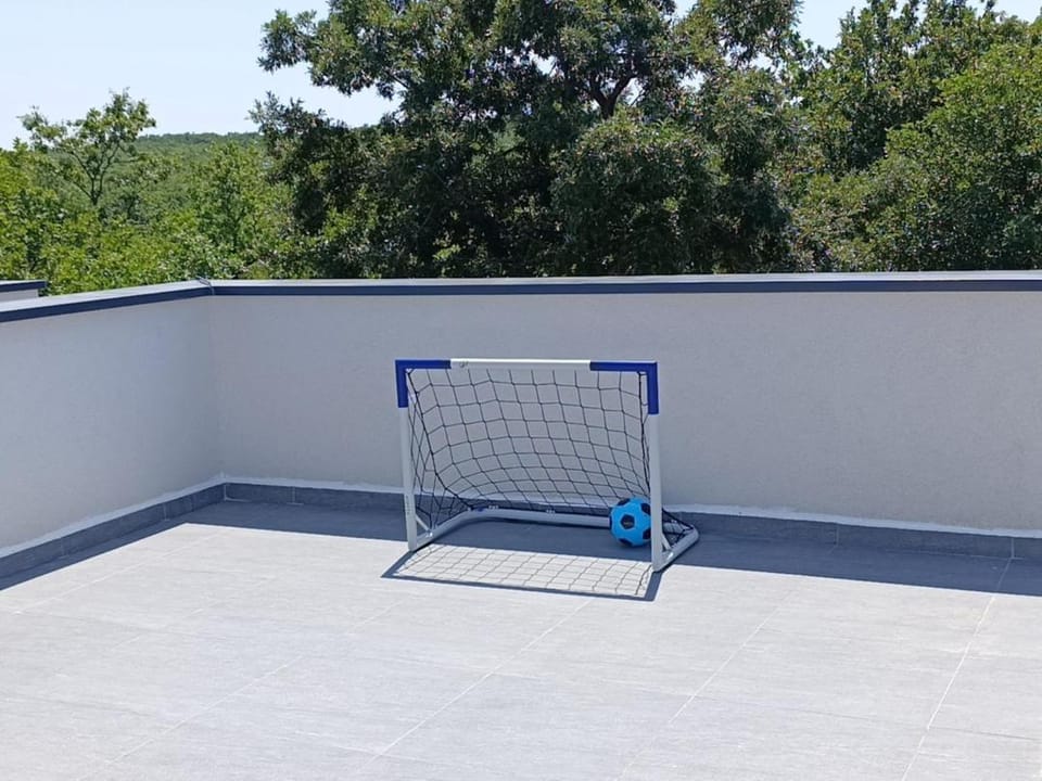 Balcony/Terrace, Sports