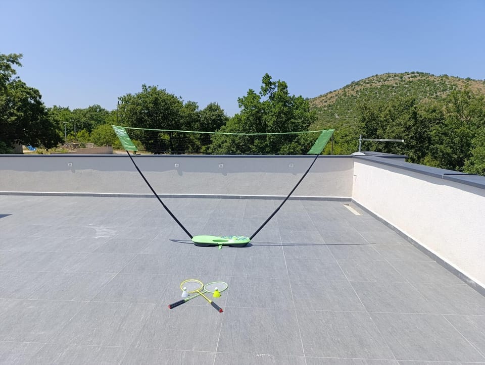 Balcony/Terrace, Tennis court