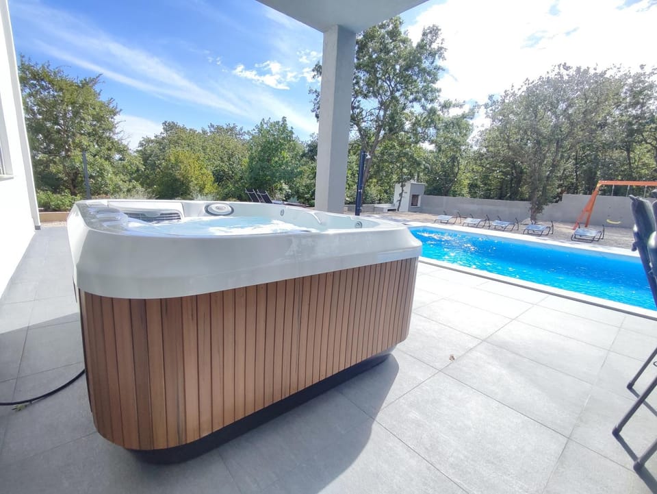 Hot Tub, View (from property/room), Spa and wellness centre/facilities, Garden view, Swimming pool