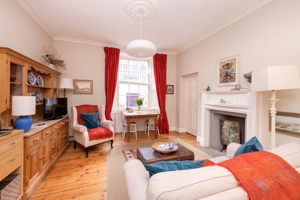 Living room, Photo of the whole room, Seating area