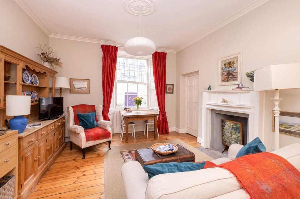 Living room, Photo of the whole room, Seating area