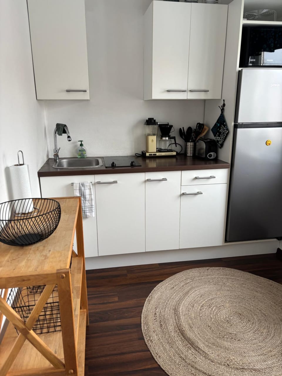 Coffee/tea facilities, Kitchen or kitchenette, stove, toaster