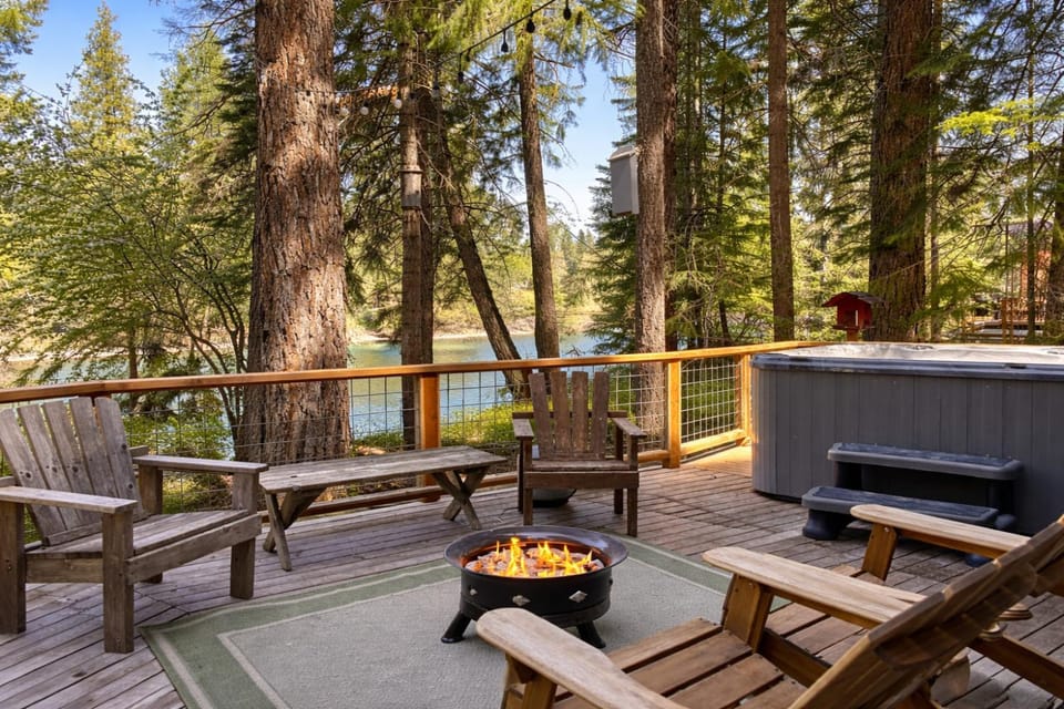 Jack's Cabin by NW Comfy Cabins Cabin in Washington