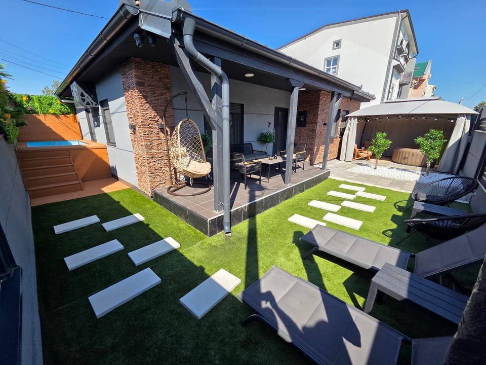 Property building, Garden, Garden view