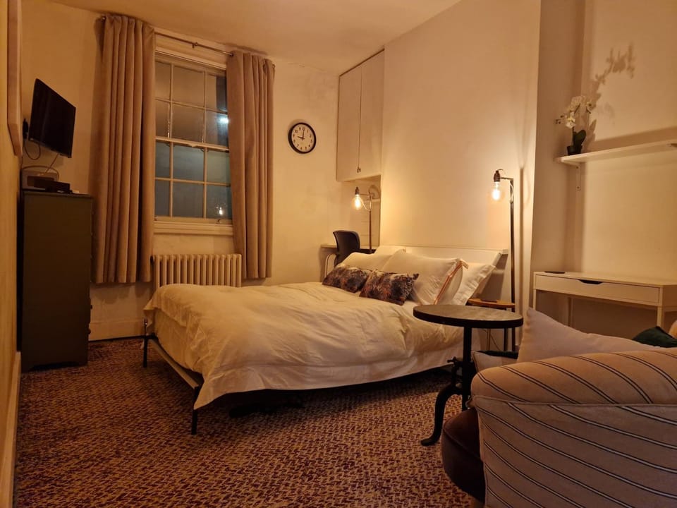 Charming Studio Sleeps 2 - Kentish Town NWLondon Apartment in London Borough of Camden