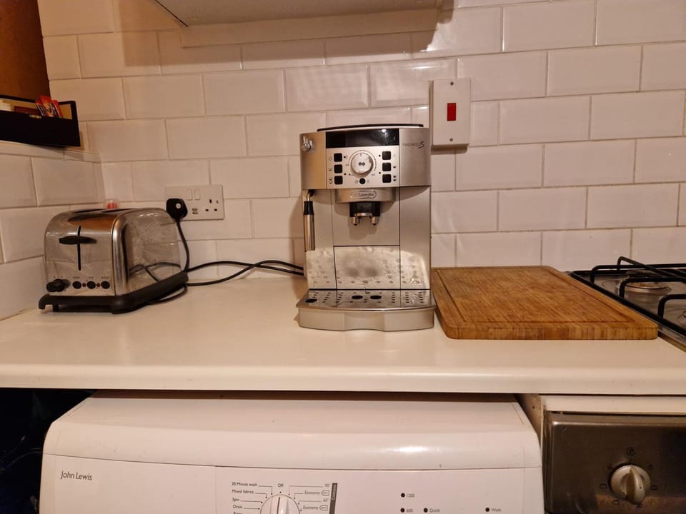 Charming Studio Sleeps 2 - Kentish Town NWLondon Apartment in London Borough of Camden