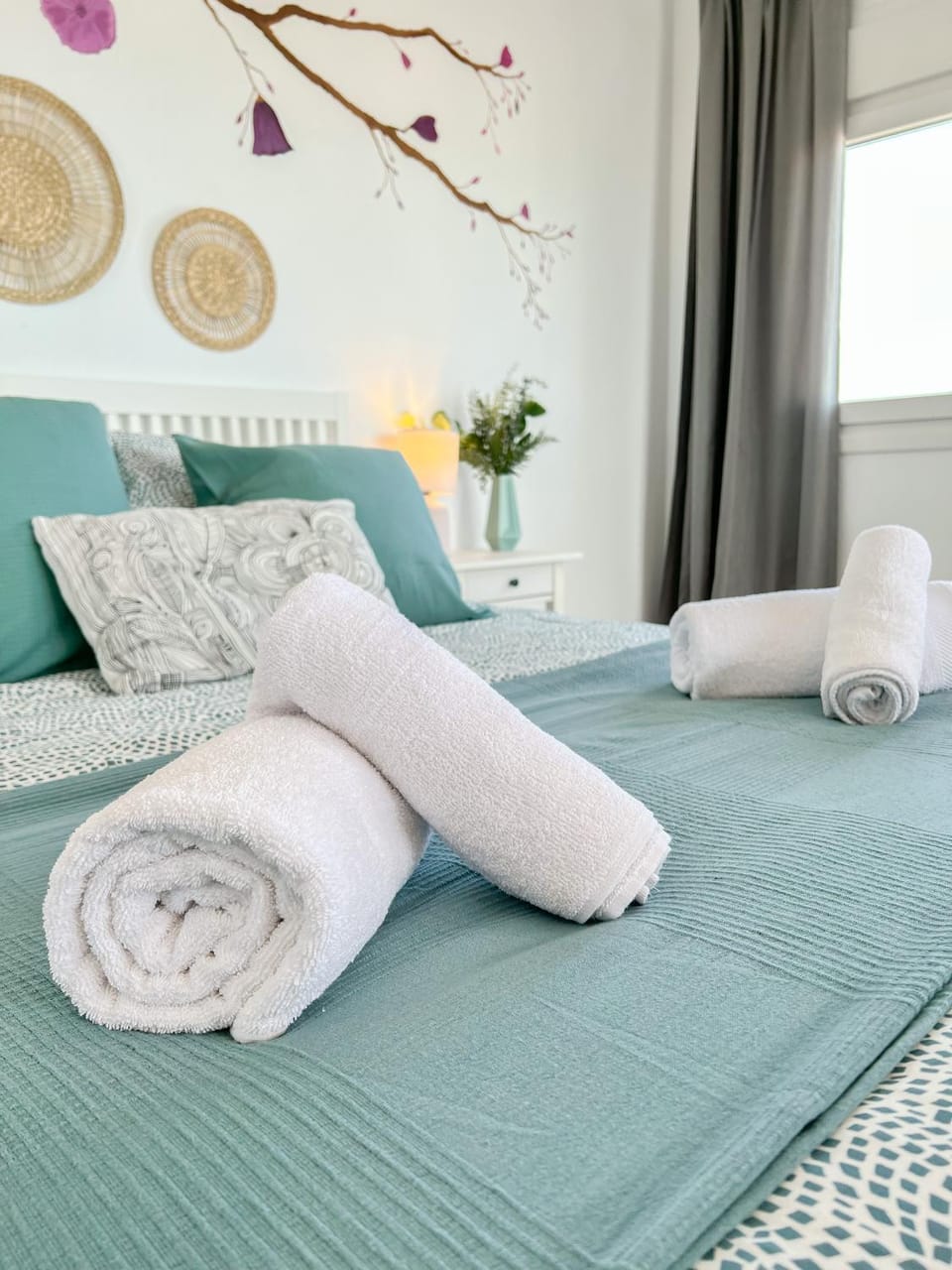 Bed, Bedroom, towels