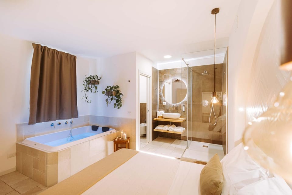 Hot Tub, Photo of the whole room
