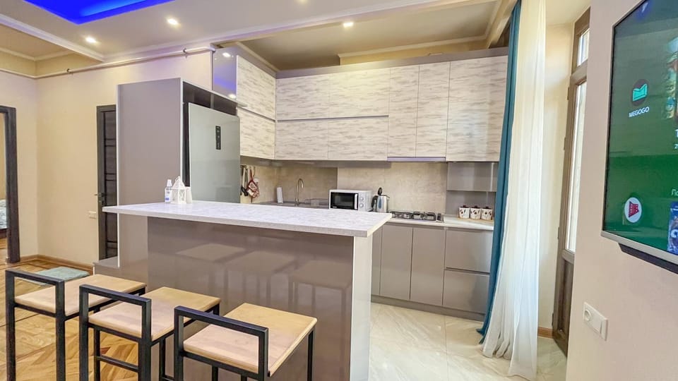 TV and multimedia, Kitchen or kitchenette, minibar, stove