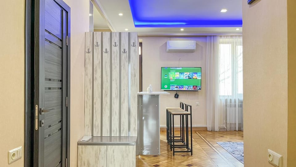 TV and multimedia, Kitchen or kitchenette, hair dresser, air conditioner