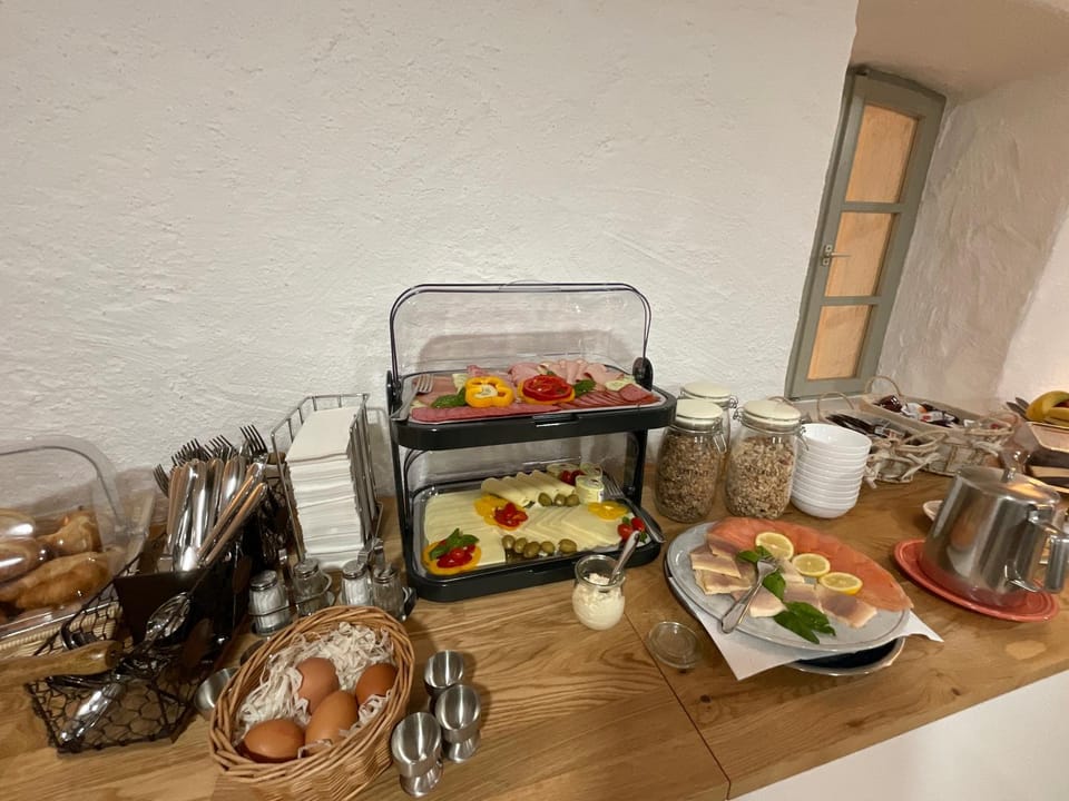 Food and drinks, Food, Breakfast, Continental breakfast, Buffet breakfast
