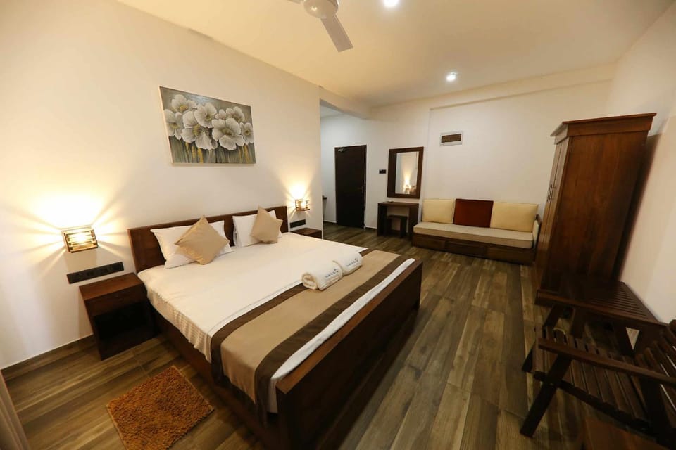Bed, Photo of the whole room, Seating area, Bedroom, wardrobe