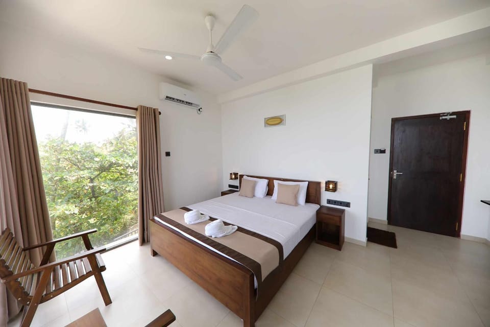 Photo of the whole room, Seating area, air conditioner