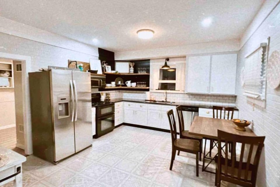 Kitchen or kitchenette, Dining area, dishwasher, minibar, pet friendly, stove, toaster
