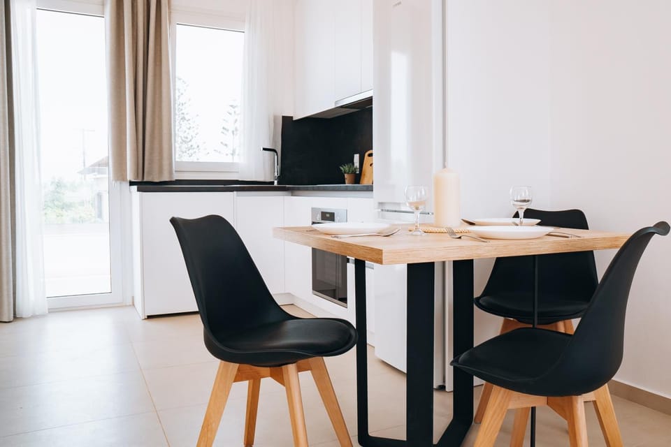 Kitchen or kitchenette, Dining area, hair dresser