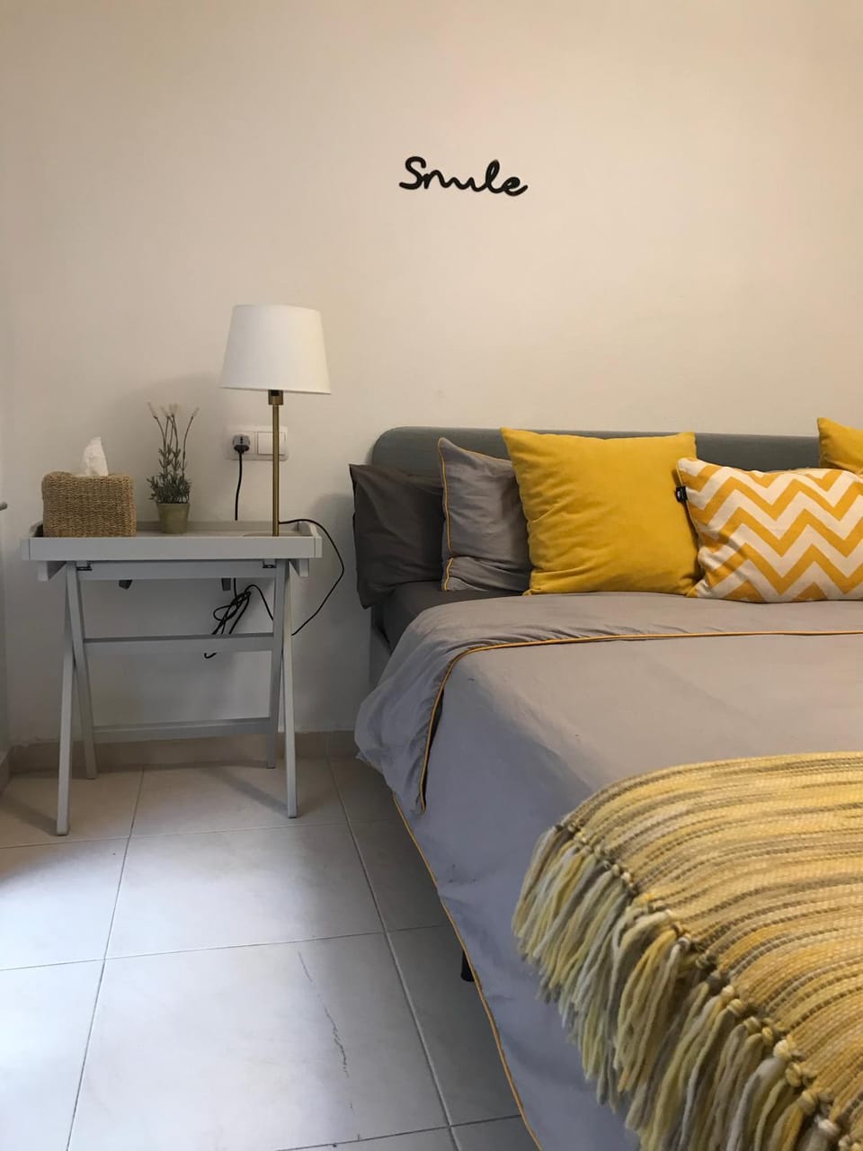 Bed, Photo of the whole room, Street view