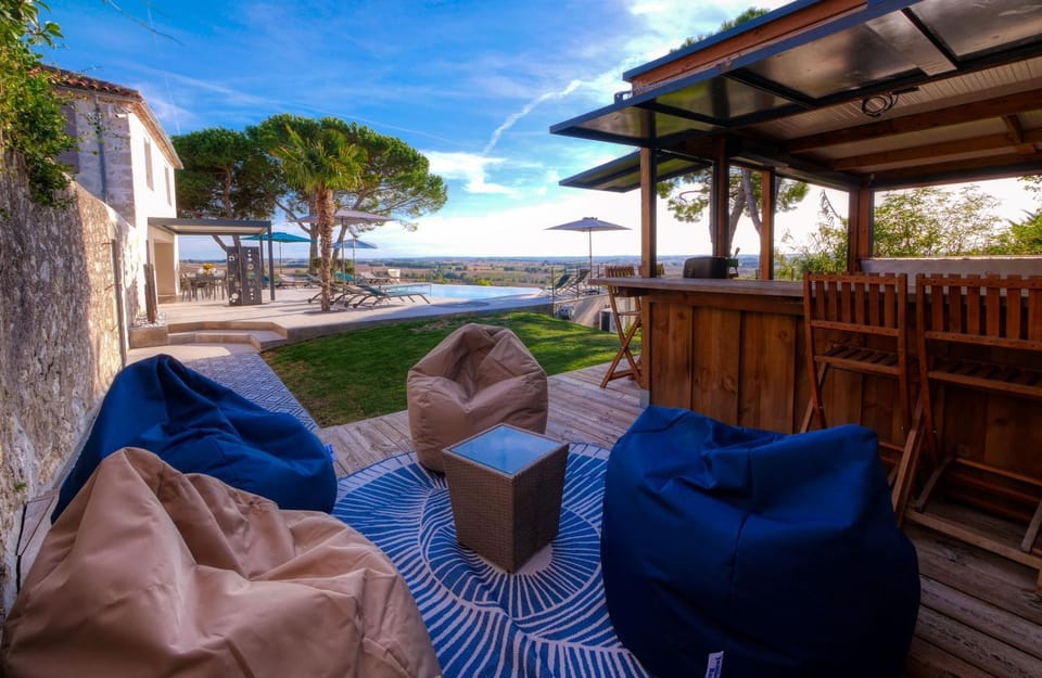 Day, Natural landscape, Balcony/Terrace, Seating area