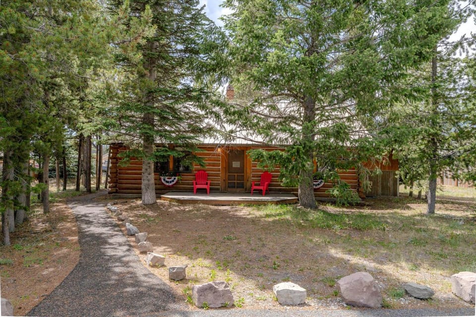 YCC Cabin Cabin in West Yellowstone