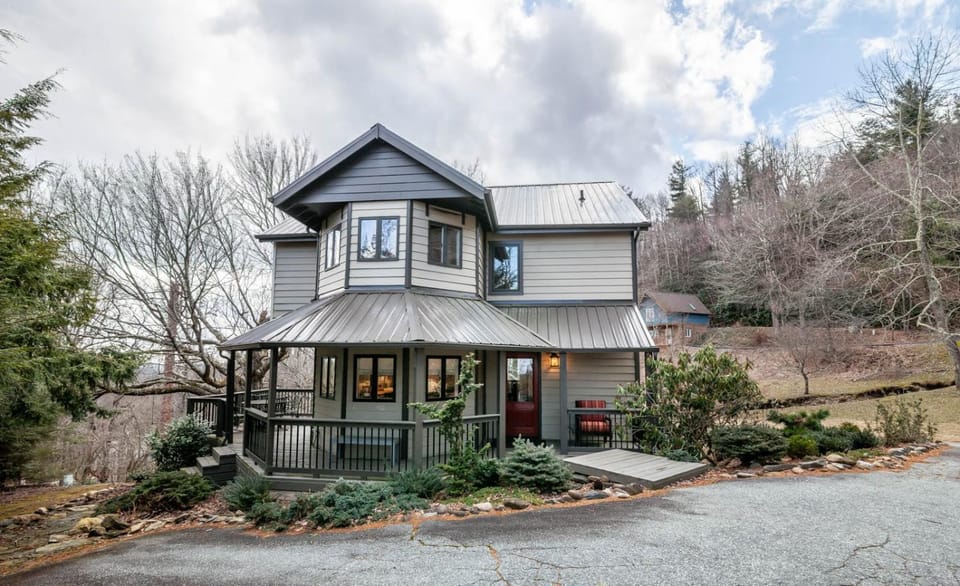 1eight3 Retreat House in Watauga