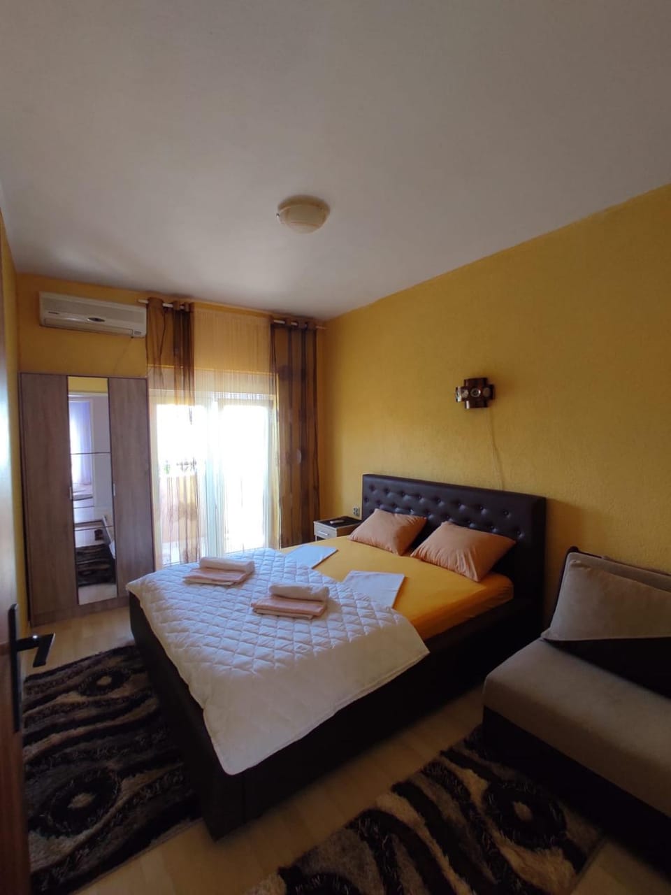 Photo of the whole room, Bedroom