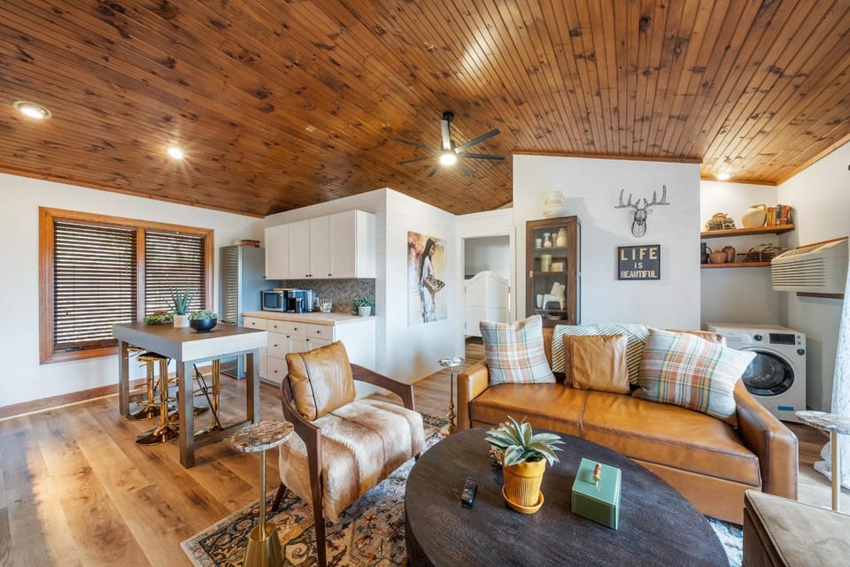 Algonquin Cottage House in Watauga