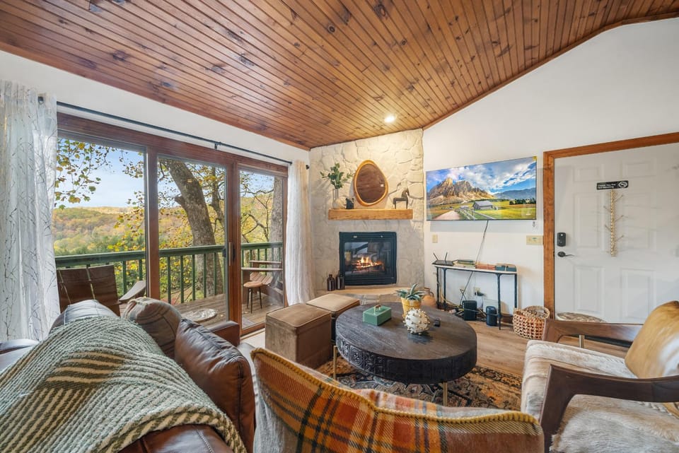 Algonquin Cottage House in Watauga