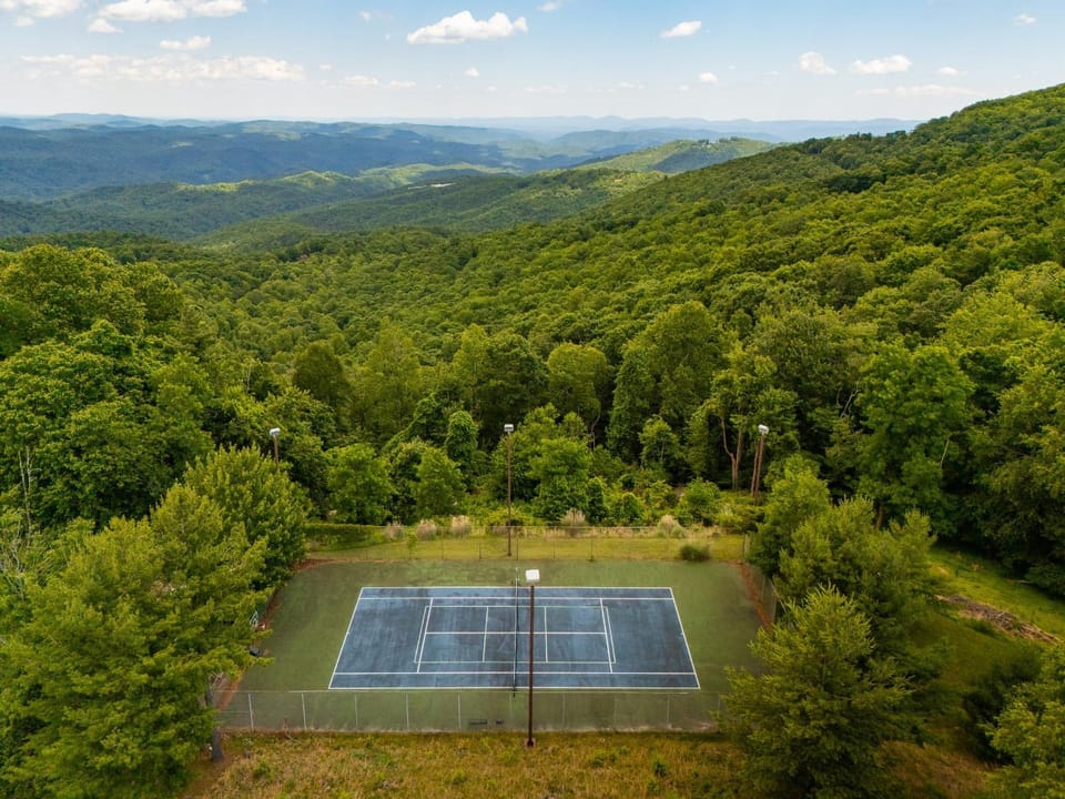 Appalachian Mountain Lodge House in Watauga