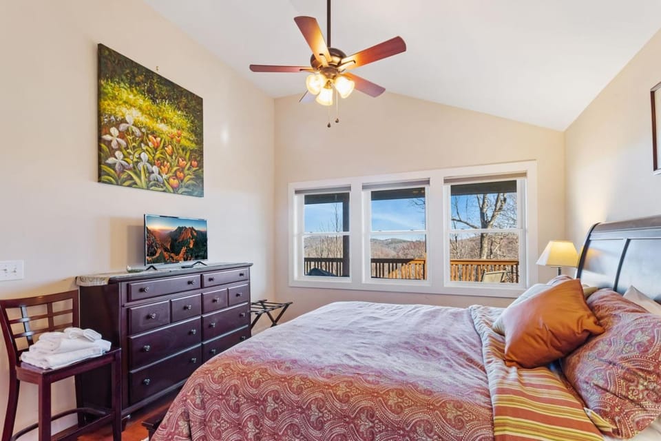 Appalachian Ski Mountain Chalet House in Watauga