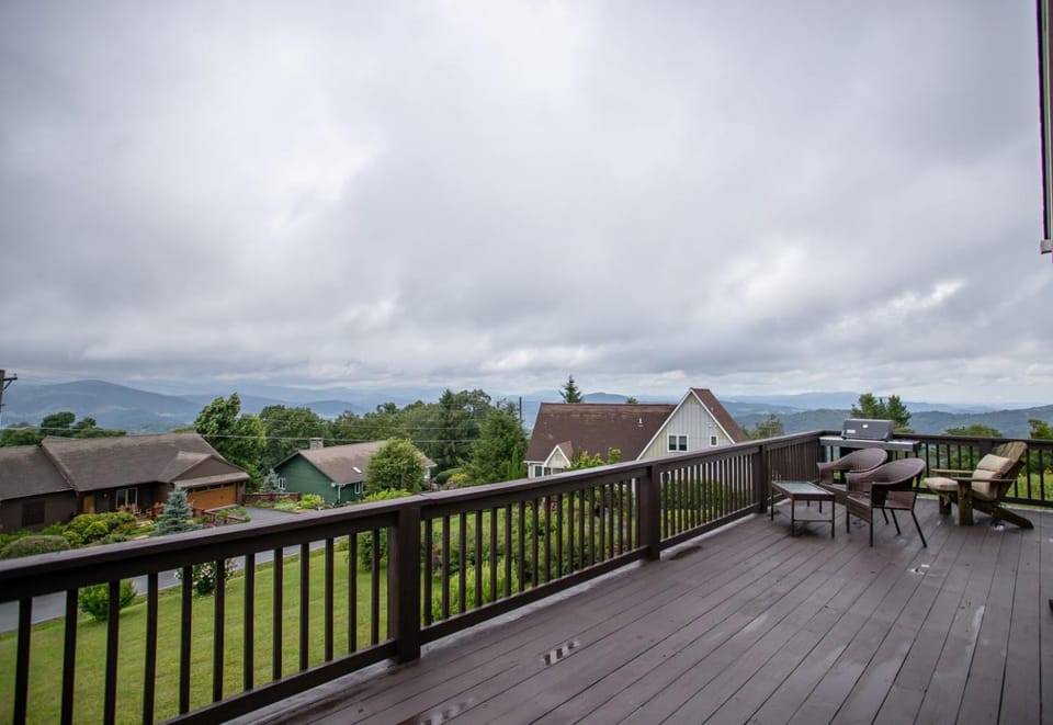Bald Eagle Bluff House in Watauga