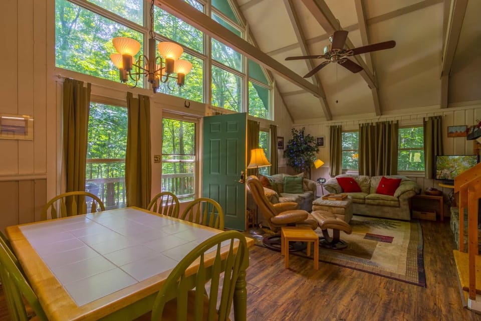 Benzine Farm Chalet in Beech Mountain