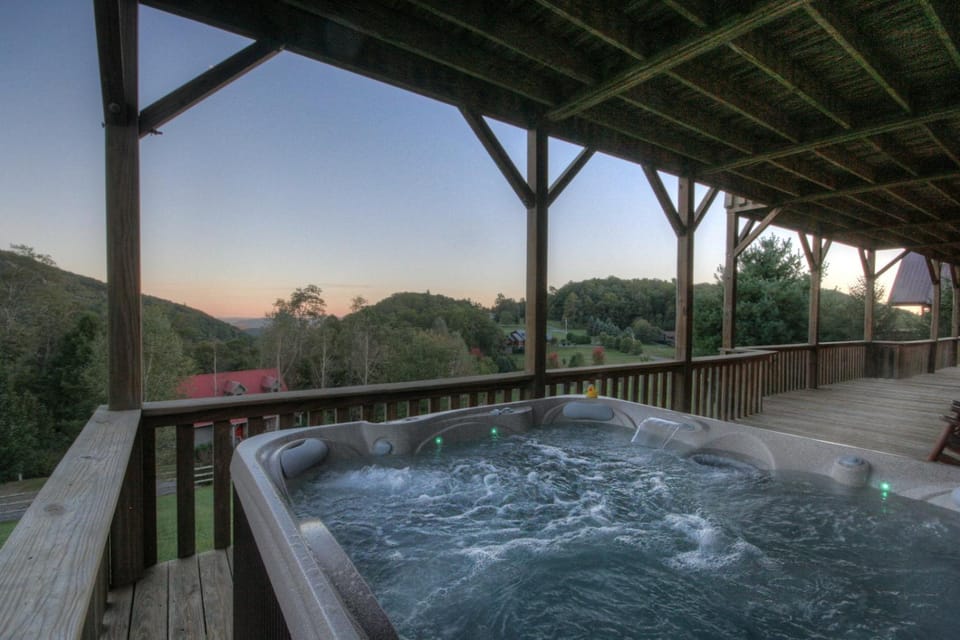 Blackberry Lodge House in Watauga