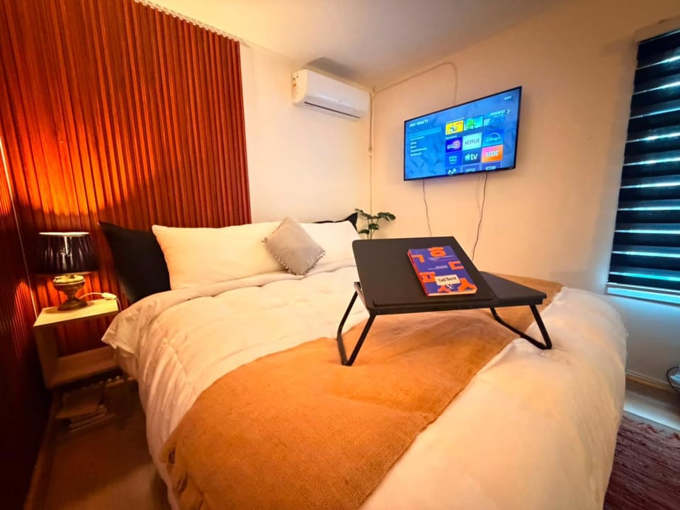 Bed, TV and multimedia, Bedroom, air conditioner