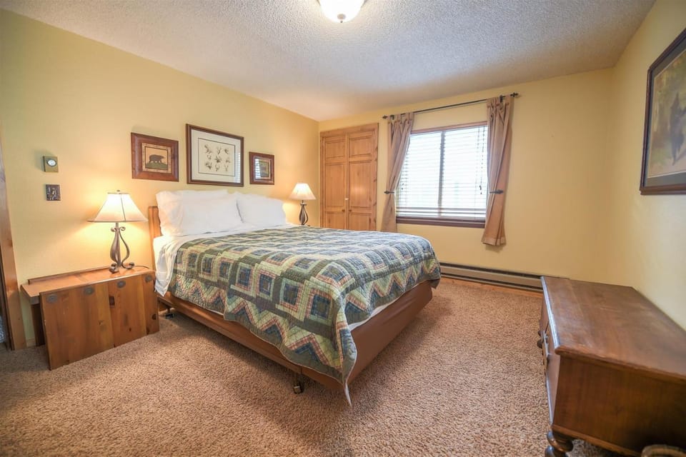 Lodgepole Condo Unit 5 House in West Yellowstone