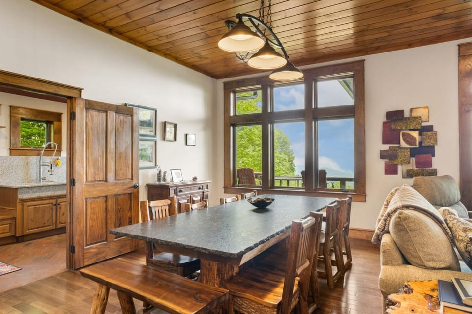 Cardinal Perch House in Beech Mountain