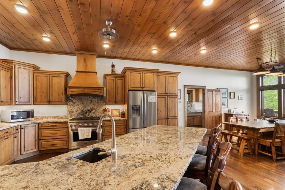 Cardinal Perch House in Beech Mountain