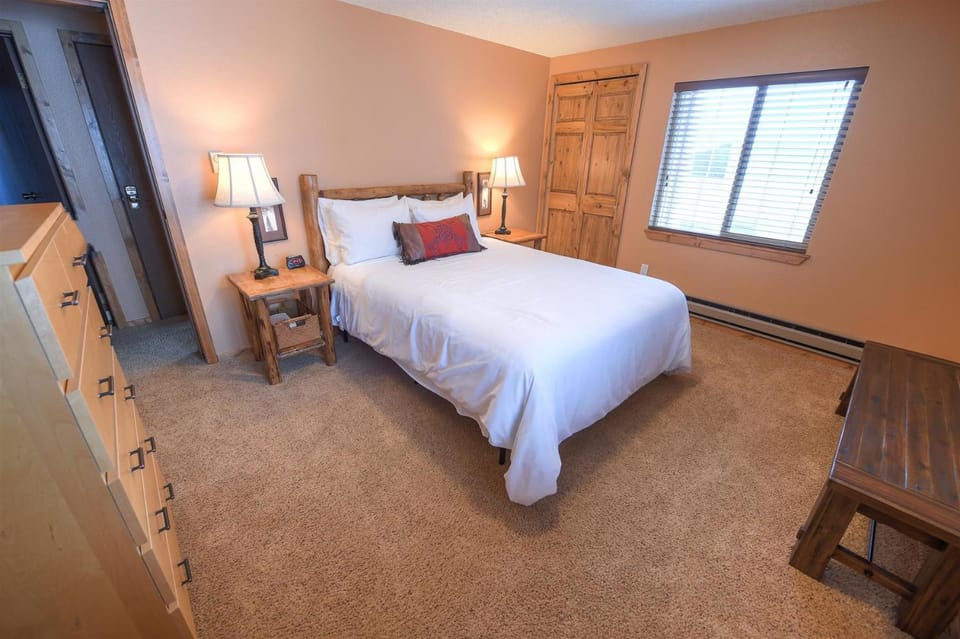 Trapper Condo Unit 5 House in West Yellowstone